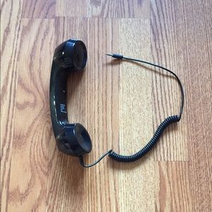 Handheld cellphone attachment